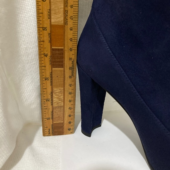 Gorgeous New Stuart Weitzman, Blue Mitten Suede Back-Tie Booties, Size 6 - Picture 4 of 8